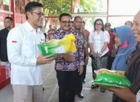 Walikota Bitung Membuka Pasar Murah dalam Upaya Menangani Inflasi