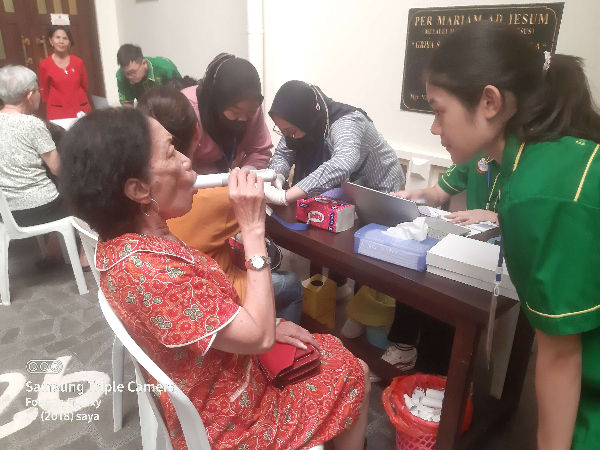 FK UKWMS Wujudkan Pengabdian, Melalui Skrining Tiroid Gratis Bagi Lansia