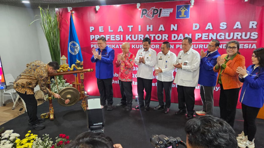 Ceremonial pembukaan oleh Henry Sulaiman Siregar, SH., ME selaku Direktur Perdata Direktorat Jendral Administrasi Hukum Umum Kementerian Hukum Republik Indonesia
