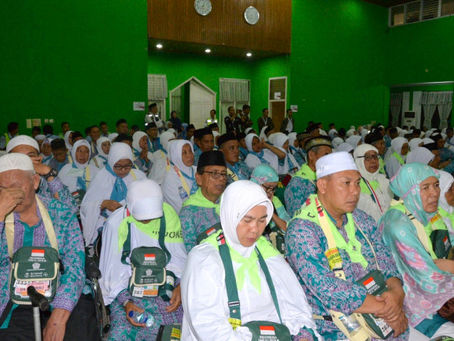 Suhu Tinggi, Ketua PPIH: Kalau Masuk Masjid, Sandalnya Dimasukan Kresek