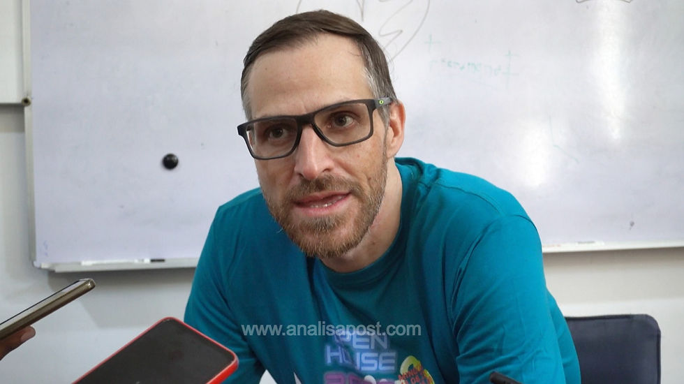Mike Neuber Direktur Wisma Jerman di Surabaya