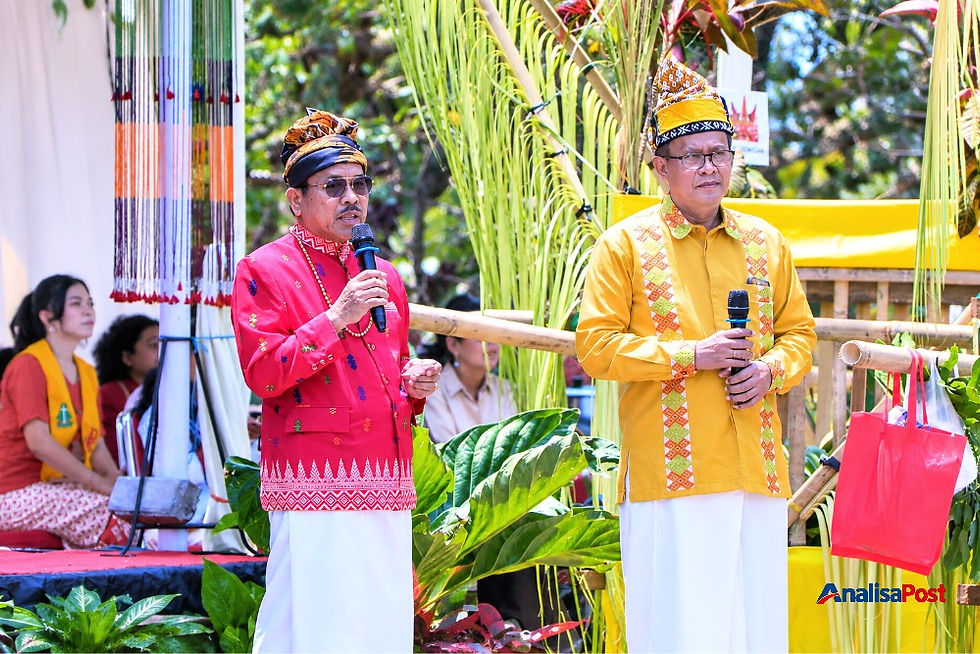 Tetua Toraja, Dr. Daniel Sau menyampaikan sambutan dalam kegiatan ibadah syukur dan pesta budaya Toraja di Malang.