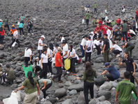 Jembrana Bentuk Satgas Bersih Pantai, Kolaborasi TNI-Polri dan Banjar Perangi Sampah Plastik