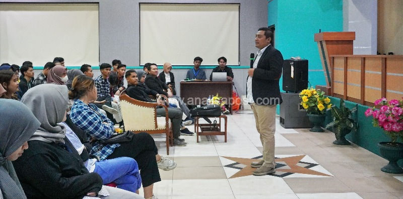 Owner RSU Wajak Husada, drh.H.Puguh Wiji Pamungkas,MM saat memberikan materi