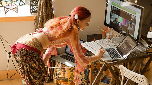 Iana Komarnytska responding to answers from members on the computer