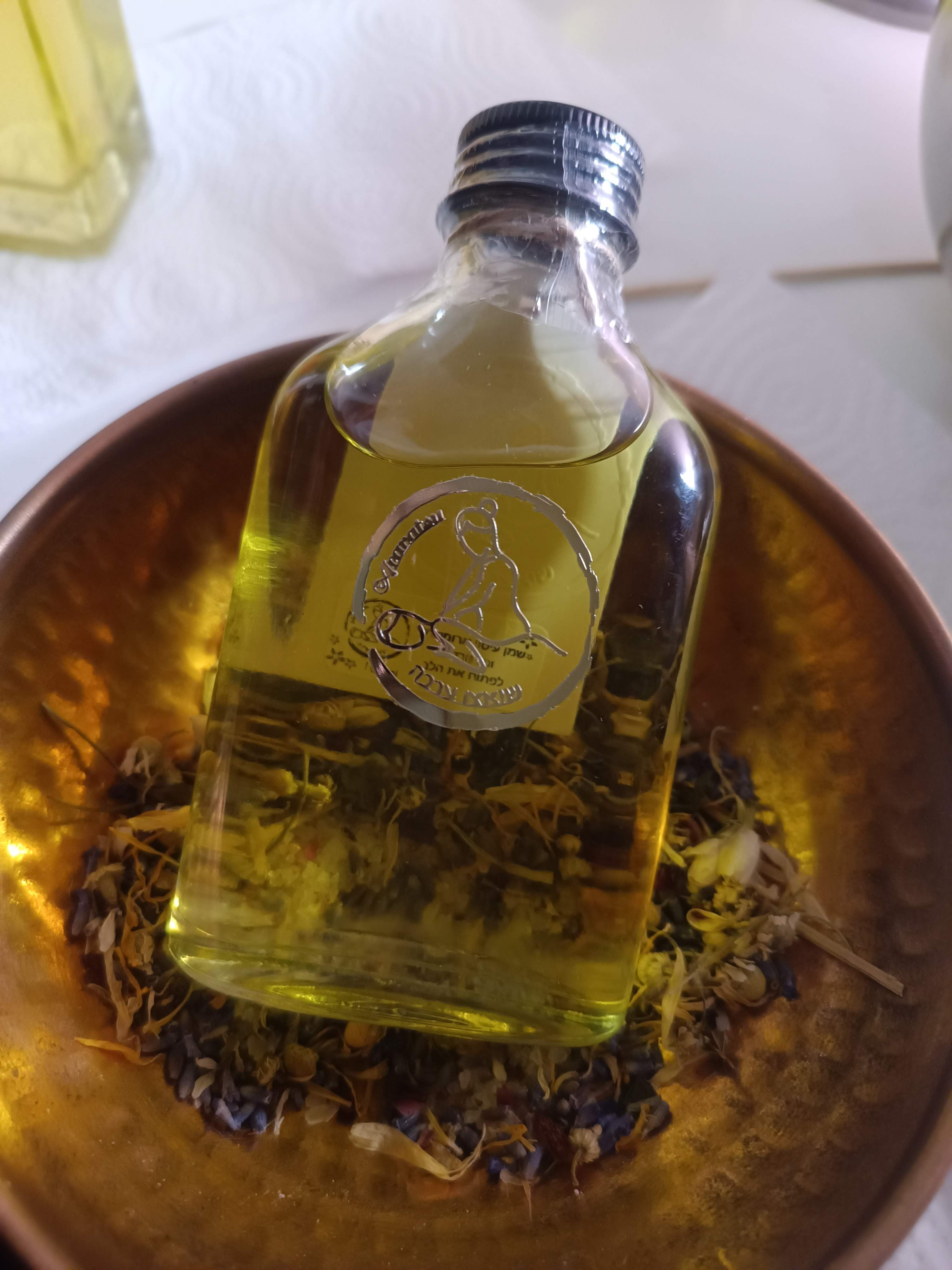 ושמן עיסוי ארומתרפי: ברגמוט, ילנג-ילנג ויסמין