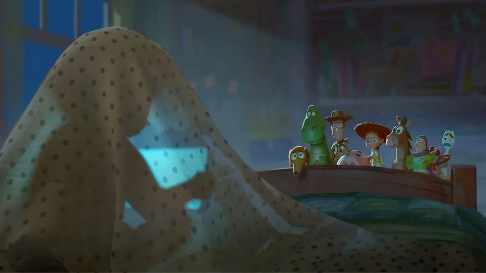 En Toy Story 5, Woody y Buzz compiten contra Lylipad, una tablet que redefine el juego para Bonnie.