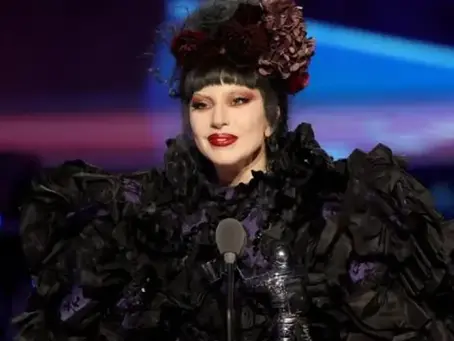 Influencer que agredió a Ariana Grande fue atrapado y expulsado de concierto de Lady Gaga