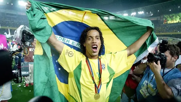 Ronaldinho, entre la gloria y la polémica: su historia llega en una nueva docuserie