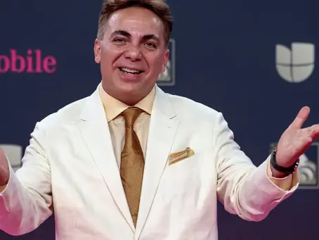 Cristian Castro está por terminar el colegio a sus 51 años