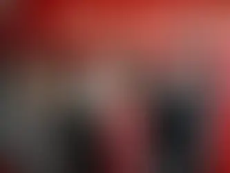 Lily Collins y el elenco de Emily en París deslumbran en la premier de la quinta temporada