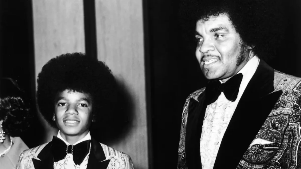 El filme explora a fondo la relación entre Michael y su padre, Joe Jackson. Foto: Internet