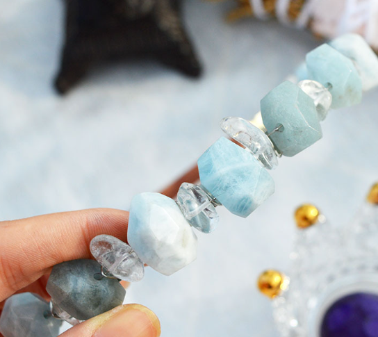 Thumbnail: Polished faceted aquamarine hairband