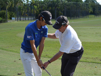 Giving the professional touch to the men’s players at AnK by coach Ian Triggs