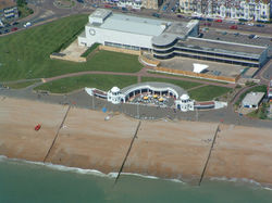 De La Warr 2004