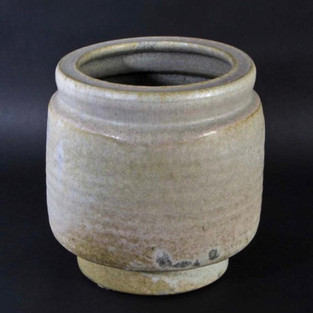 Freeformed huge vase with rills