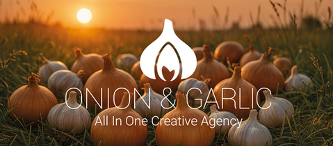 Zwiebeln und Knoblauch mit Text: ONION & GARLIC, All In One Creative Agency, Hintergrund.