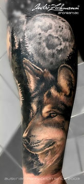 Wolf Tattoo mit Mond und Andre Zechmann, detailliertes BILDER COLOR TATTOO Kunstwerk