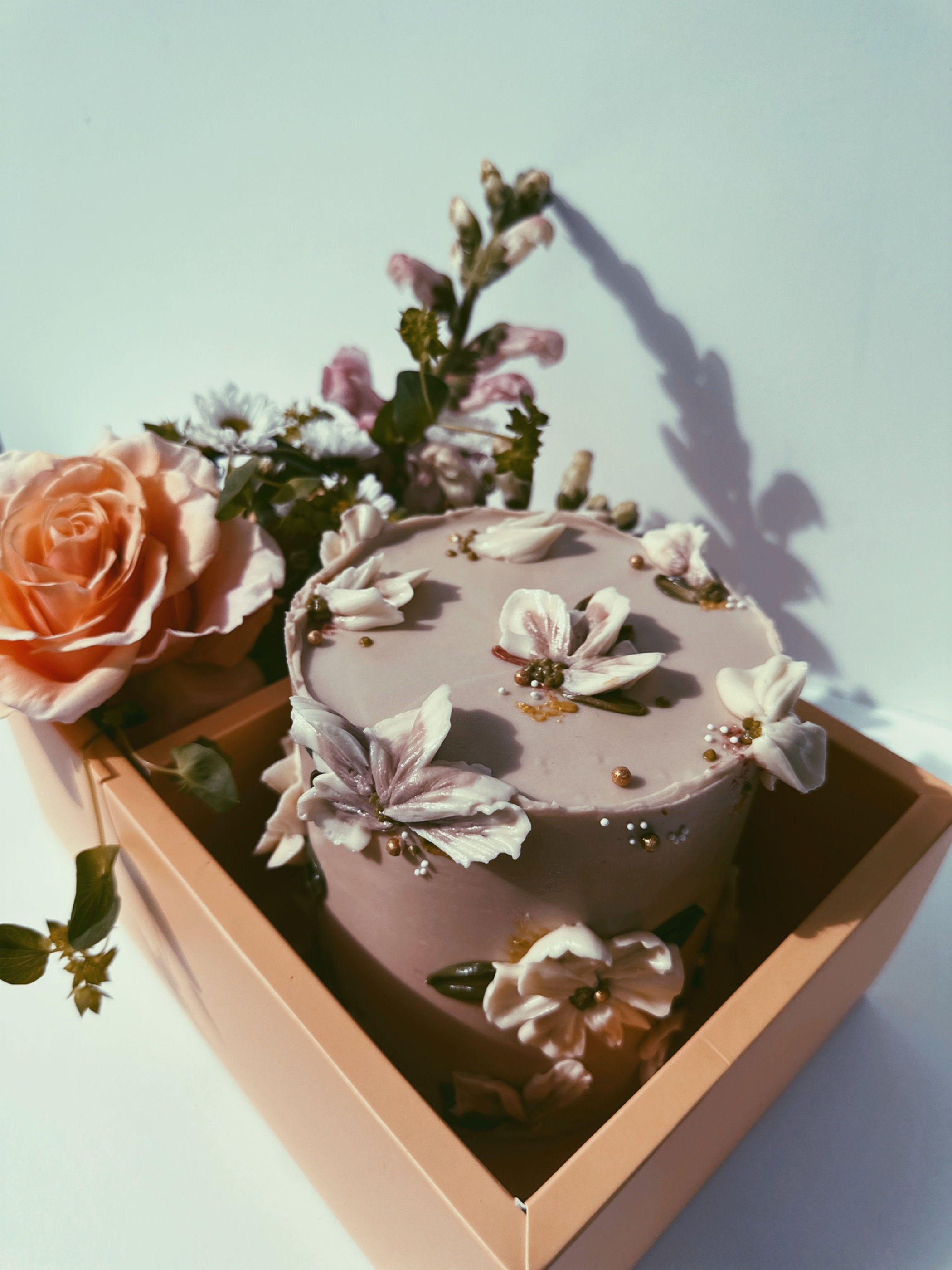 Mother’s Day Mini Cake & Bouquet Gift Box
