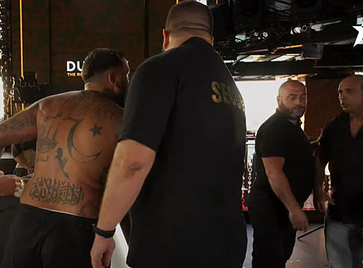 POLICIE NA CLASHI 🚨 Tři auta hledala zbraň po konfliktu Beránka s Kotlárem!