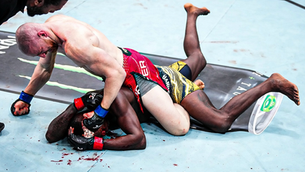 KONEC KARIÉRY? Adesanya prohrál svůj 4 zápas v řadě