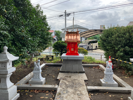 新しい社殿の設置が進みました!!