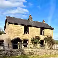 £400K TURNOVER  - STUNNING FARMHOUSE AND DETACHED BUNGALOW