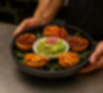 Tapas (Canastas) De Tostones Con Gucamole*. (12 oz de Proteínas)