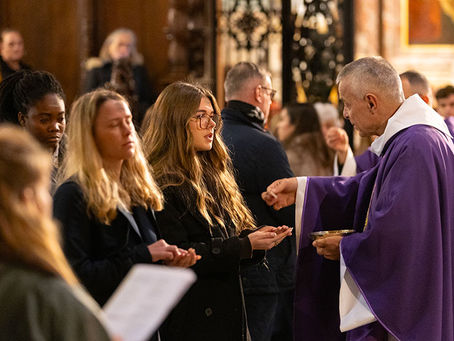 À Toulouse, comme dans l’ensemble du pays, les baptêmes de jeunes adultes connaissent une progression spectaculaire ces dernières années. Un renouveau que l’église n’avait pas vu venir.