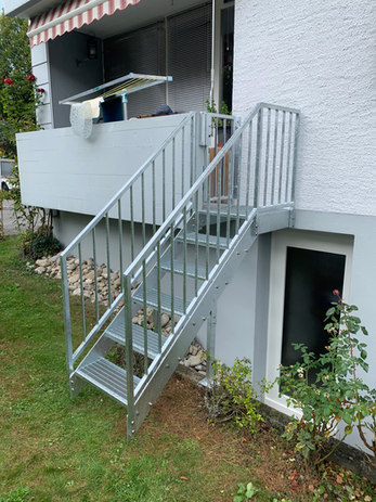 Metallkonstruktion
Schlosserei
Gartenzäune
Balkongeländer
Metalltreppen
Individuelle Metallgestaltung
Terrassenüberdachungen
Windschutzwände
Carports
Schmiedeeisen
Metallverarbeitung
Brandschutztüren
Metallbauarbeiten
Schweissarbeiten
Handläufe
Design-Metallarbeiten
Moderner Metallbau
Metallrestaurierung
Aluminiumkonstruktionen
Metallbauunternehmen Thun