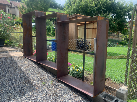 Metallkonstruktion
Schlosserei
Gartenzäune
Balkongeländer
Metalltreppen
Individuelle Metallgestaltung
Terrassenüberdachungen
Windschutzwände
Carports
Schmiedeeisen
Metallverarbeitung
Brandschutztüren
Metallbauarbeiten
Schweissarbeiten
Handläufe
Design-Metallarbeiten
Moderner Metallbau
Metallrestaurierung
Aluminiumkonstruktionen
Metallbauunternehmen Thun