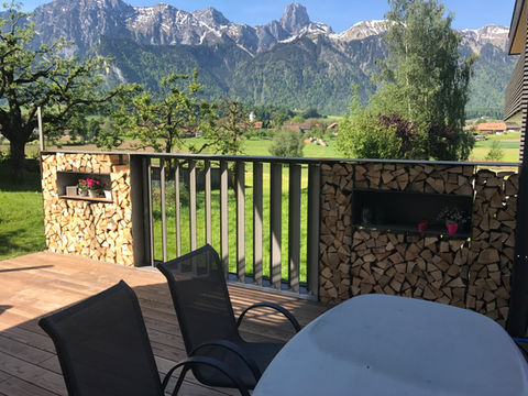 Metallkonstruktion
Schlosserei
Gartenzäune
Balkongeländer
Metalltreppen
Individuelle Metallgestaltung
Terrassenüberdachungen
Windschutzwände
Carports
Schmiedeeisen
Metallverarbeitung
Brandschutztüren
Metallbauarbeiten
Schweissarbeiten
Handläufe
Design-Metallarbeiten
Moderner Metallbau
Metallrestaurierung
Aluminiumkonstruktionen
Metallbauunternehmen Thun