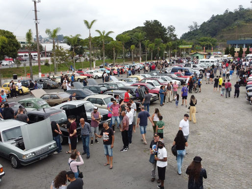 Mais de 800 automóveis participam de encontro de clássicos em Ribeirão Pires