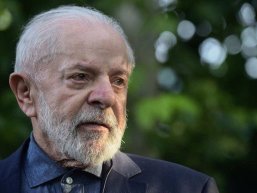 Após sentir dores de cabeça, Lula é operado às pressas em São Paulo
