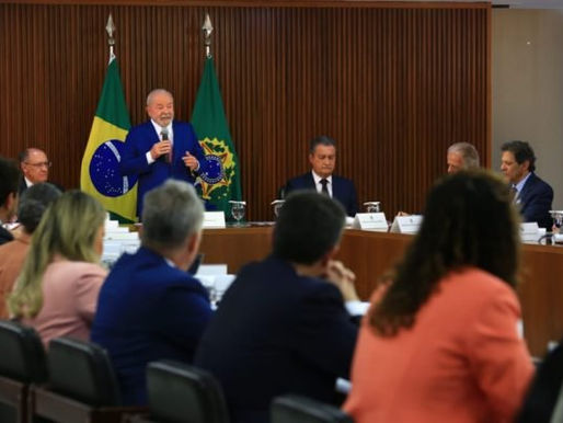 Lula faz 1ª reunião ministerial e pede boa relação com o Congresso