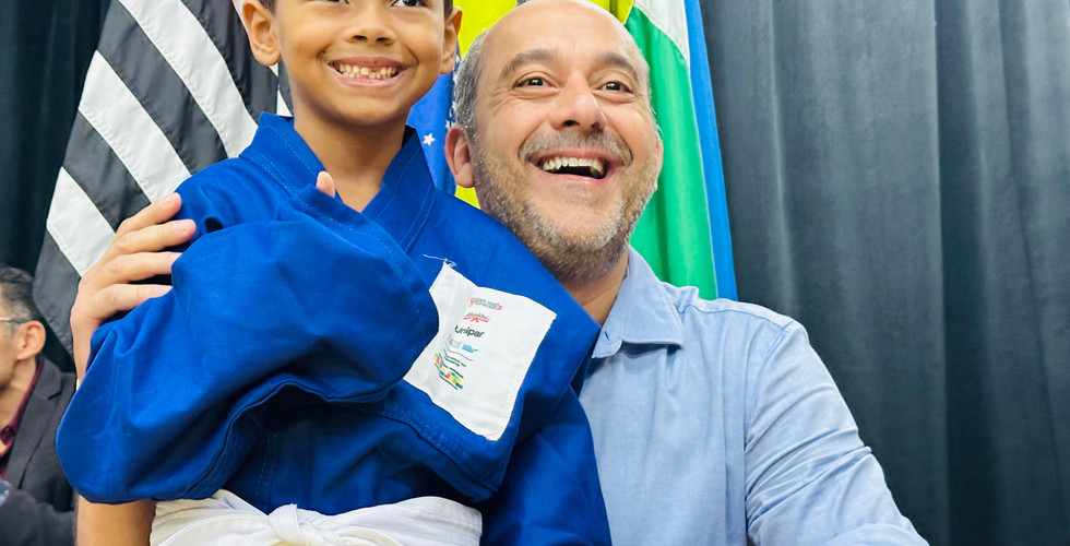 Prefeito Guto Volpi fez a entrega simbólica