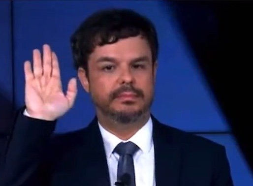 Adrilles Jorge, comentarista da Jovem Pan, faz gesto associado ao nazismo
