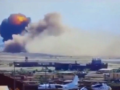 Vídeo: avião explode instantes depois de pousar em pista no Mali.