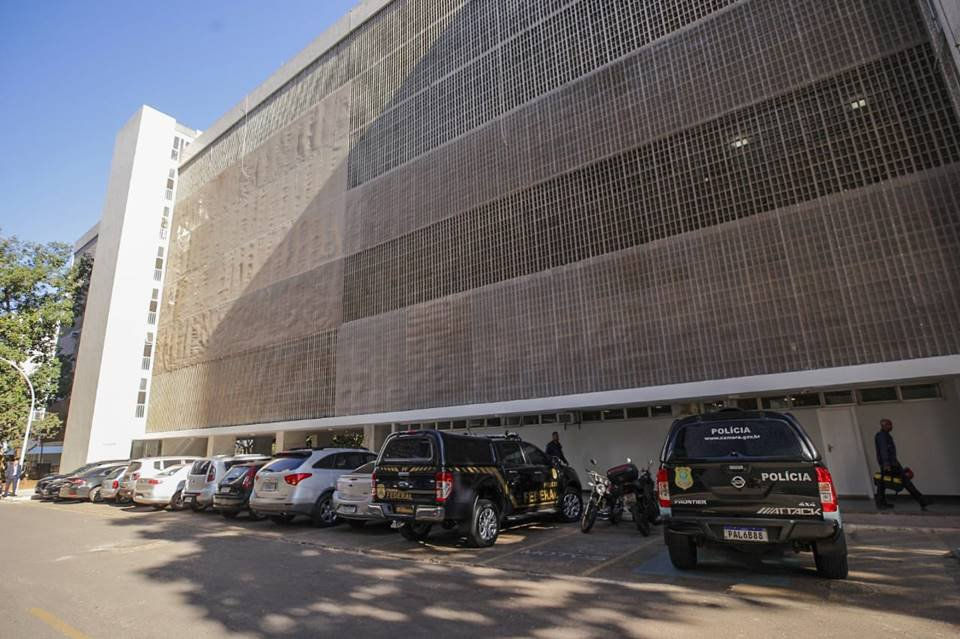 PF cumpre mandado de busca e apreensão no imóvel funcional da deputada Carla Zambelli