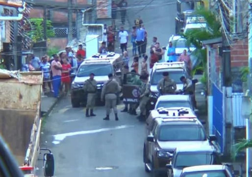 Família é mantida refém por oito horas e ação é transmitida pelos criminosos