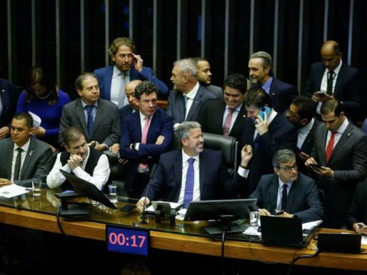 Em 1º turno câmara aprova reforma tributária. Votação continua