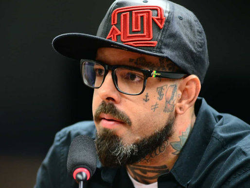 Tico Santa Cruz diz que esposa foi agredida e elogia policiais