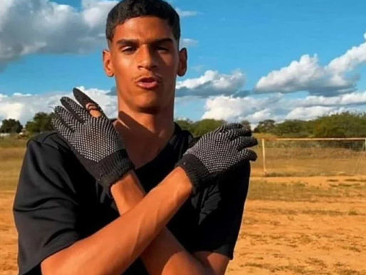 Luva de Pedreiro diz que foi intimado no aeroporto ao chegar ao Brasil