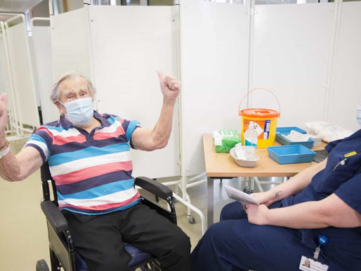 Reino Unido (já) vacina população contra a Covid-19.