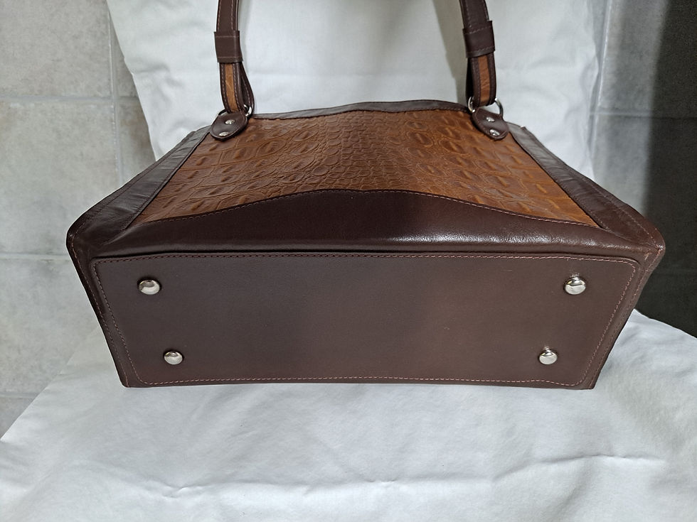 Thumbnail: Handmade Leather Women's Medium Tote Bag - GATOR BROWN