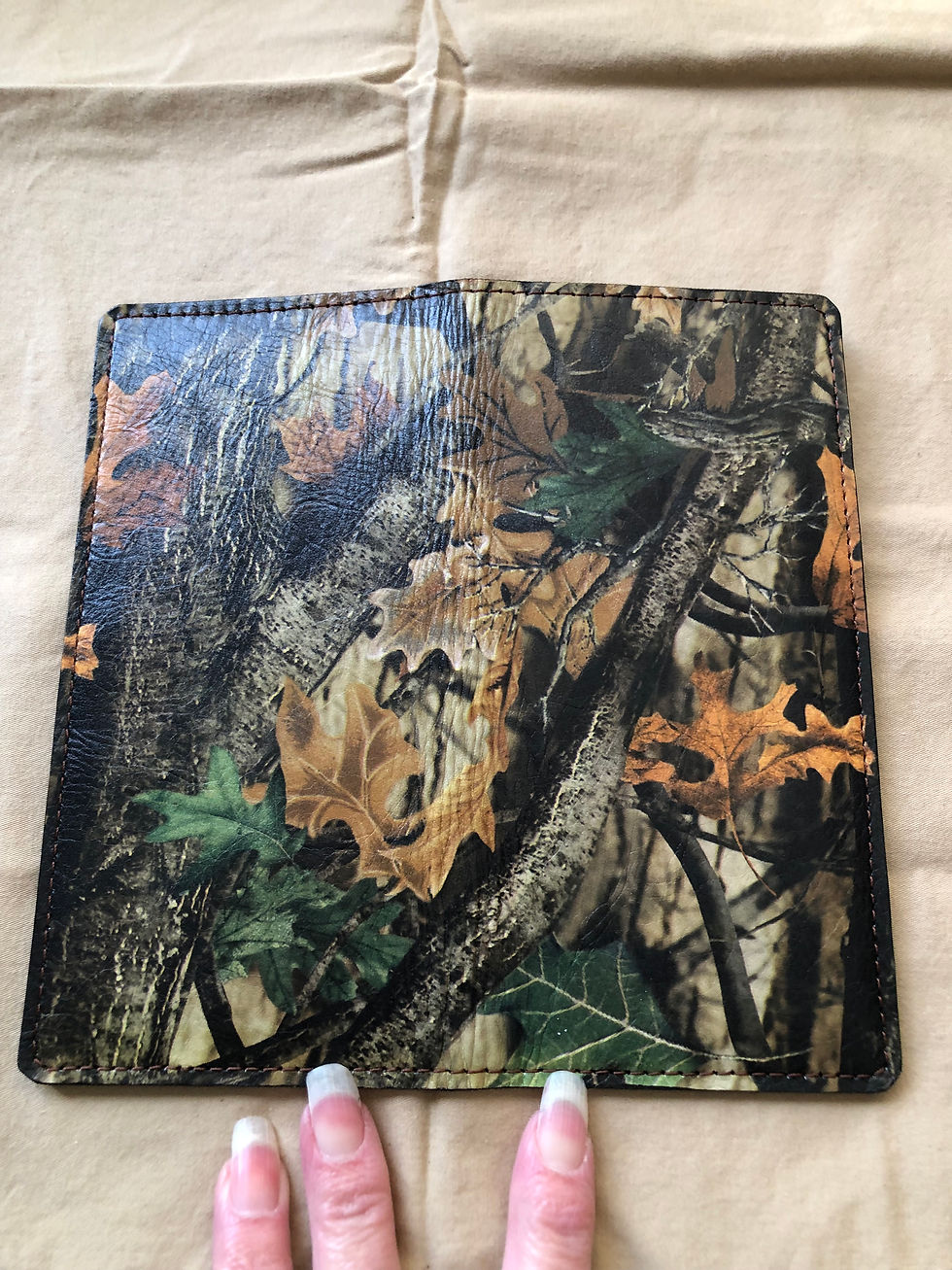 Thumbnail: Men's Roper Style Leather Wallet - Mossy Oak