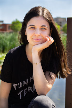 alt="portrait en lumière naturelle à Somain, séance en extérieur"