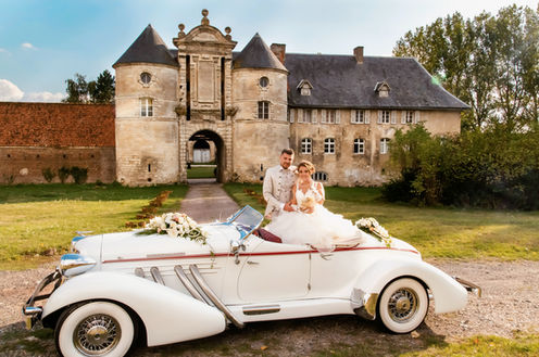 alt="photographe mariage à Somain, photo romantique du couple"