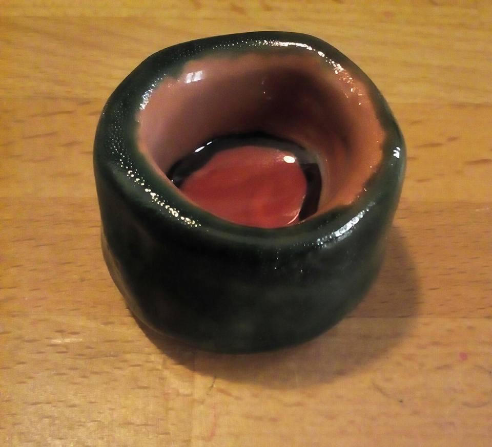 Ciotolino in ceramica con vetro fuso
