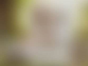 séance photo grossesse en extérieur à Bordeaux dans une foret bucolique et bohème